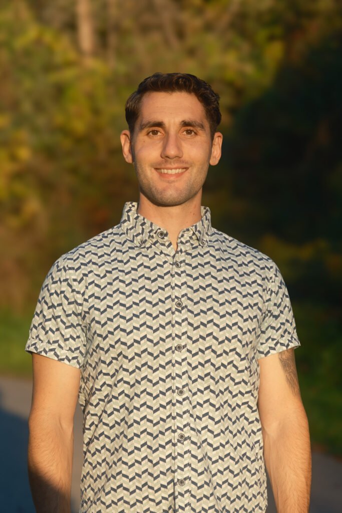 Simon Erlich, Ontario-based psychotherapist, offering relational and IFS-informed therapy through a grounded, nature-connected lens.